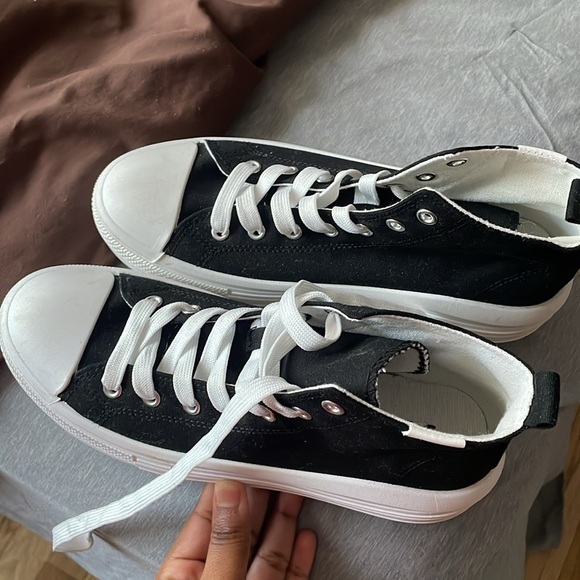 Brand new shoes, never worn before, I have 2 of them - Picture 4 of 5